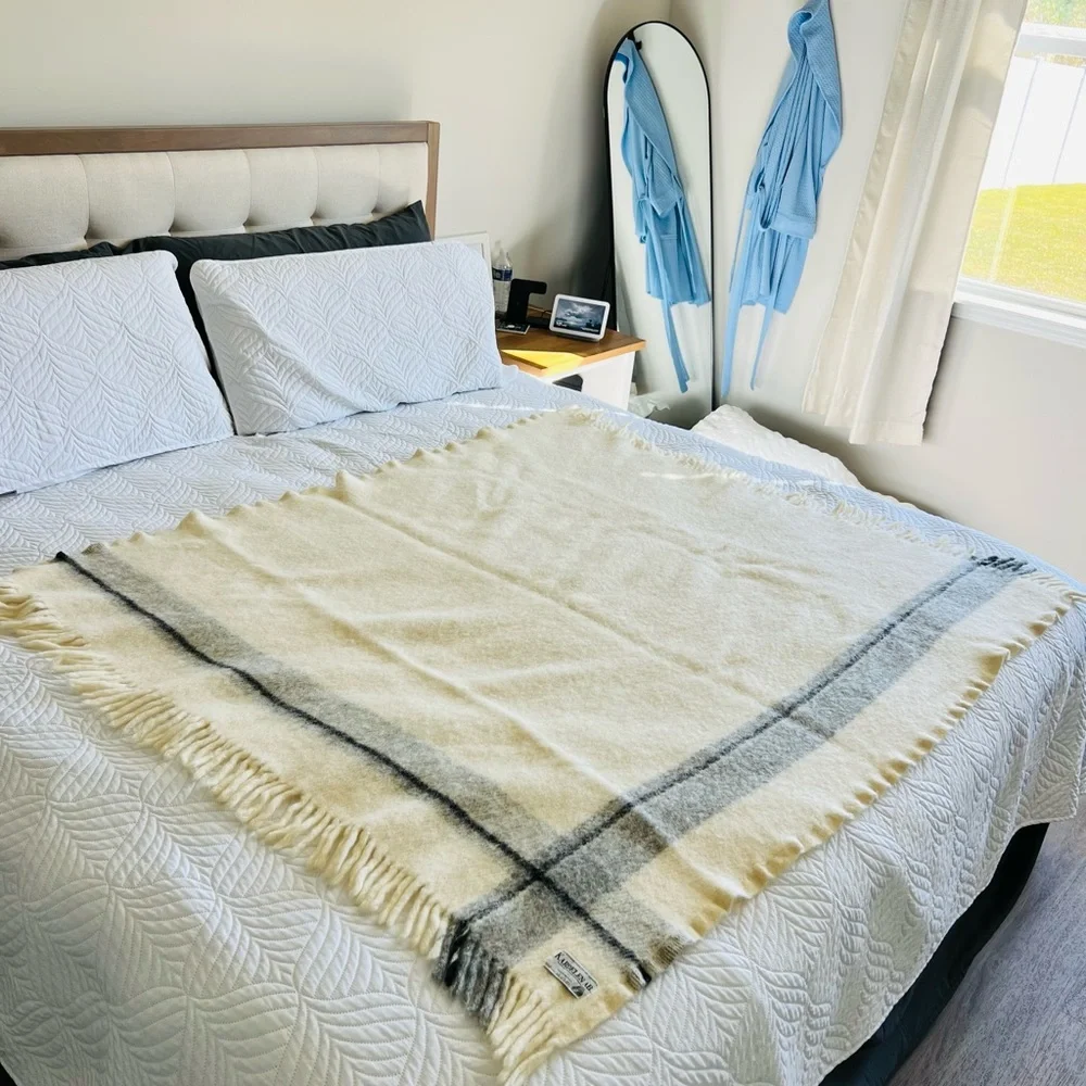 RARE Kardelen AB Sweden 100% Wool‎ Cream, Grey Black Plaid Cottage Throw Blanket